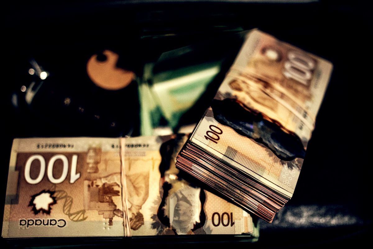 Ontario online casinos - Canadian Money - Image by Munir777 from Pixabay - MGJ