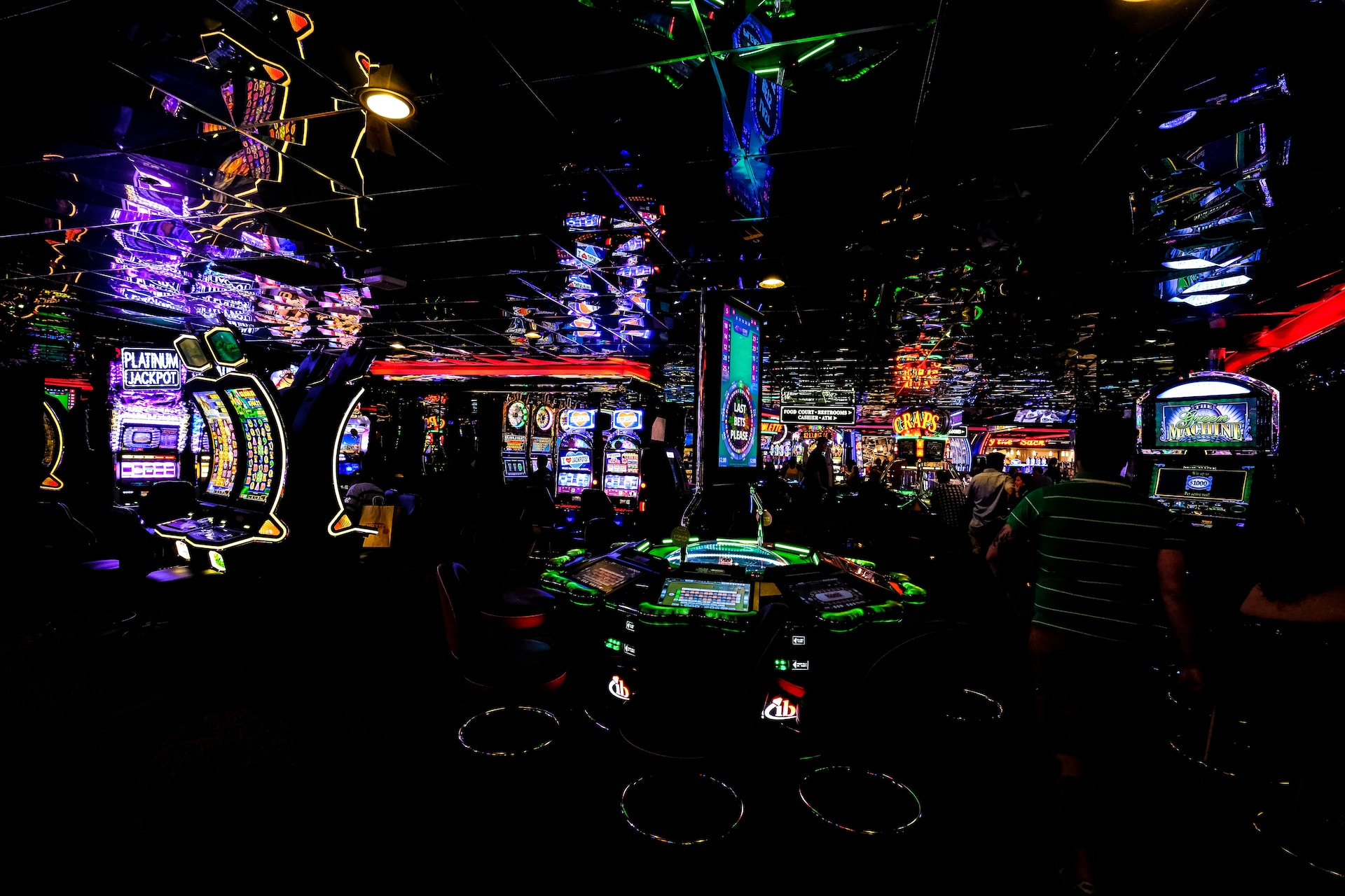 Progressive Jackpot Slots - Image of a casino floor in Vegas - Photo by Francesco Ungaro on Unsplash -MGJ